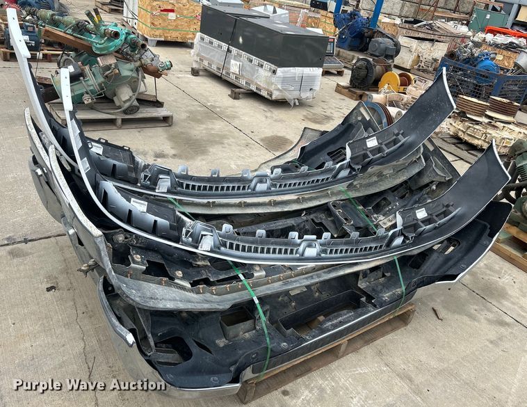 image for item MC9923 (4) 2015 GMC front bumpers