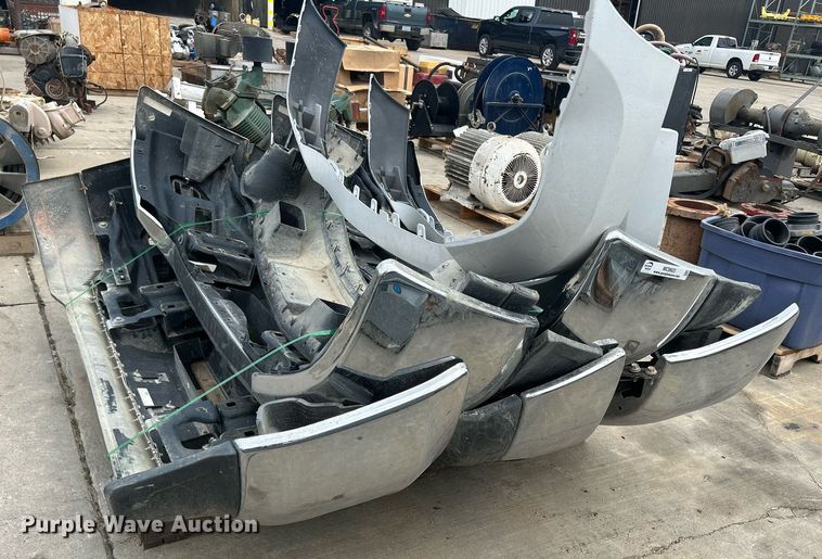 image for item MC9923 (4) 2015 GMC front bumpers