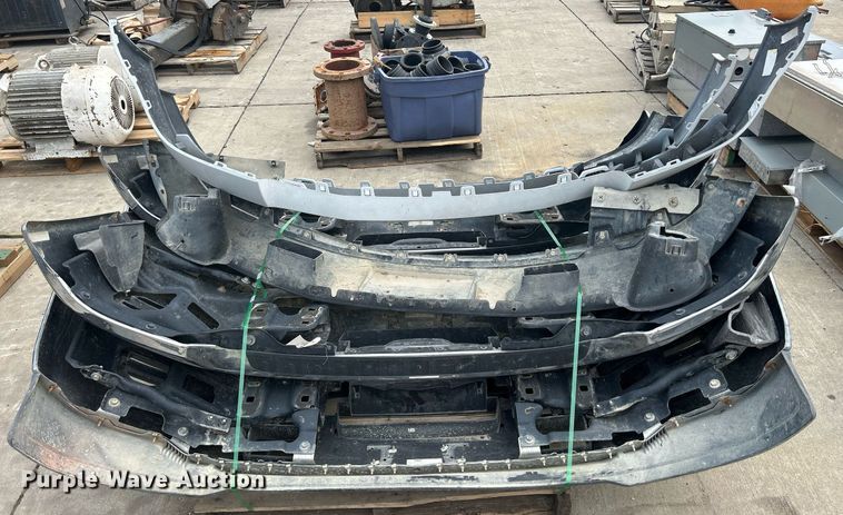 image for item MC9923 (4) 2015 GMC front bumpers