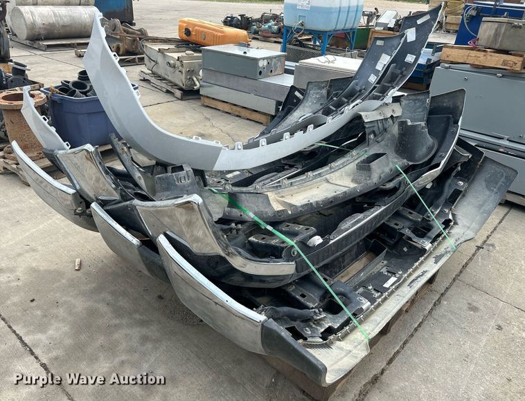 image for item MC9923 (4) 2015 GMC front bumpers