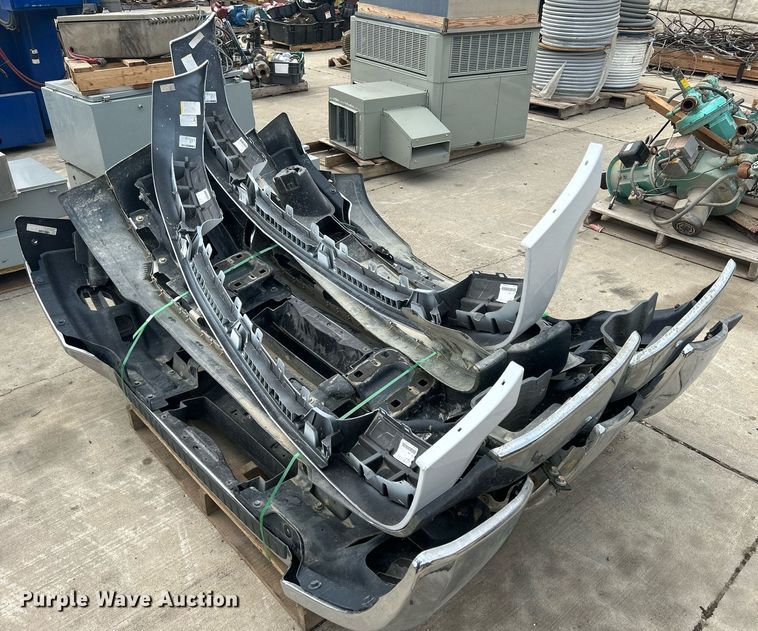 image for item MC9923 (4) 2015 GMC front bumpers