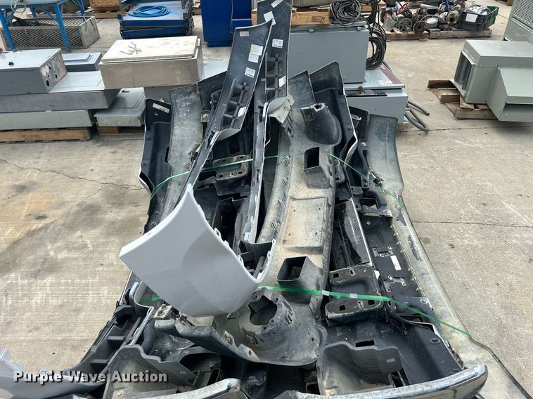 image for item MC9923 (4) 2015 GMC front bumpers