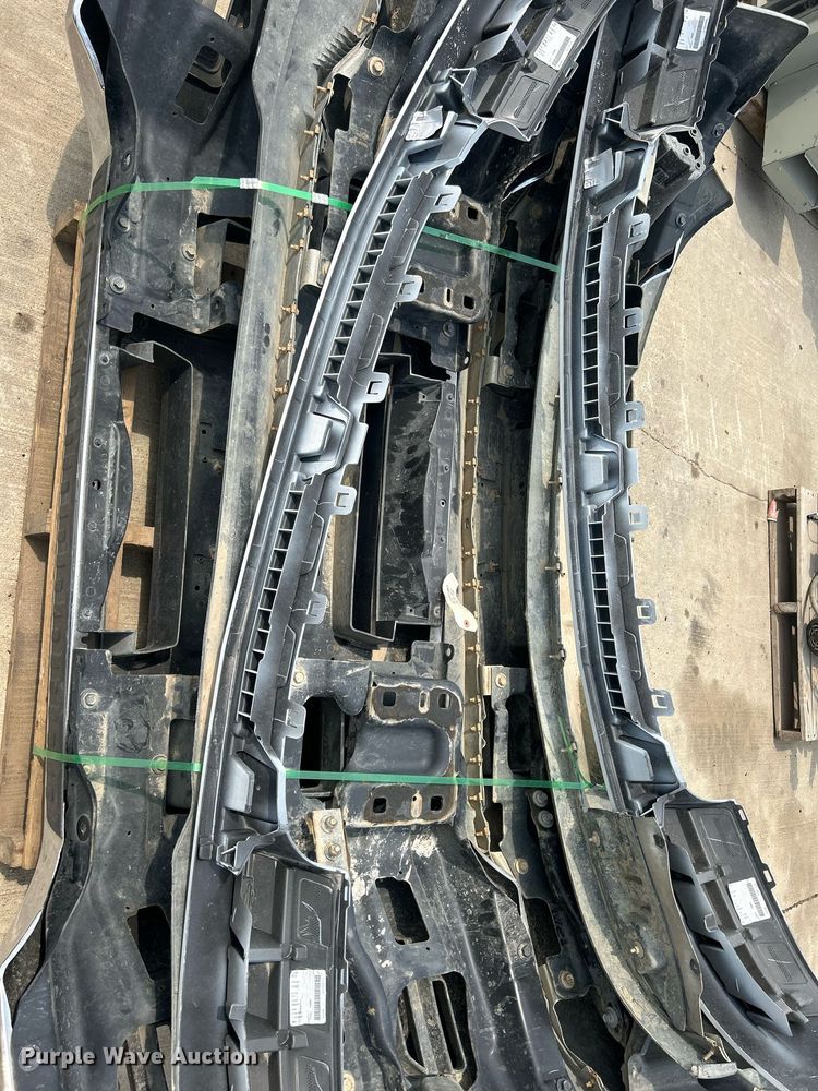 image for item MC9923 (4) 2015 GMC front bumpers