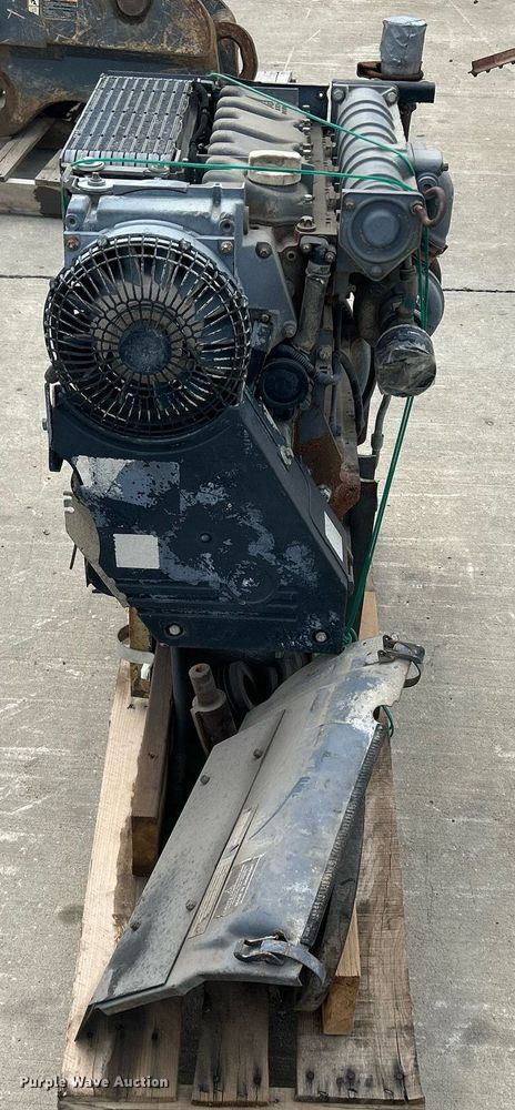 image for item MC9925 Deutz BF4L 1011  engine