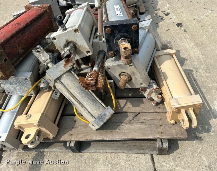 image for item MC9938 (2) pallets of cylinders