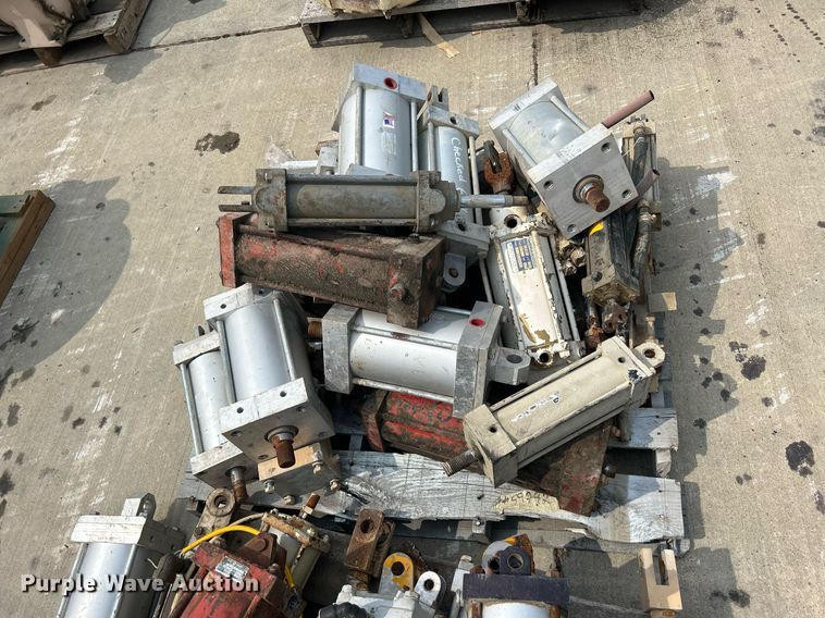 image for item MC9938 (2) pallets of cylinders