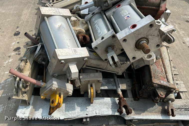 image for item MC9938 (2) pallets of cylinders