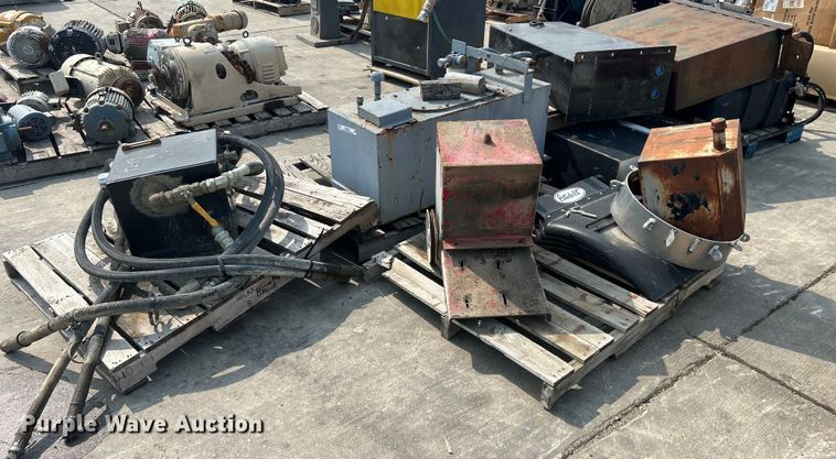 image for item MC9943 (10) hydraulic tanks