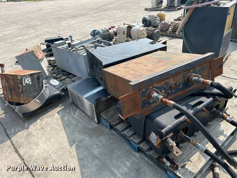 image for item MC9943 (10) hydraulic tanks