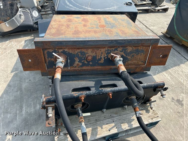 image for item MC9943 (10) hydraulic tanks