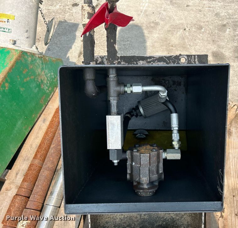 image for item MC9943 (10) hydraulic tanks