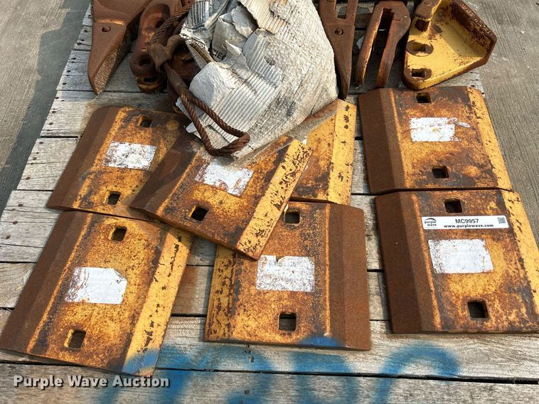 image for item MC9957 Wheel loader bucket parts