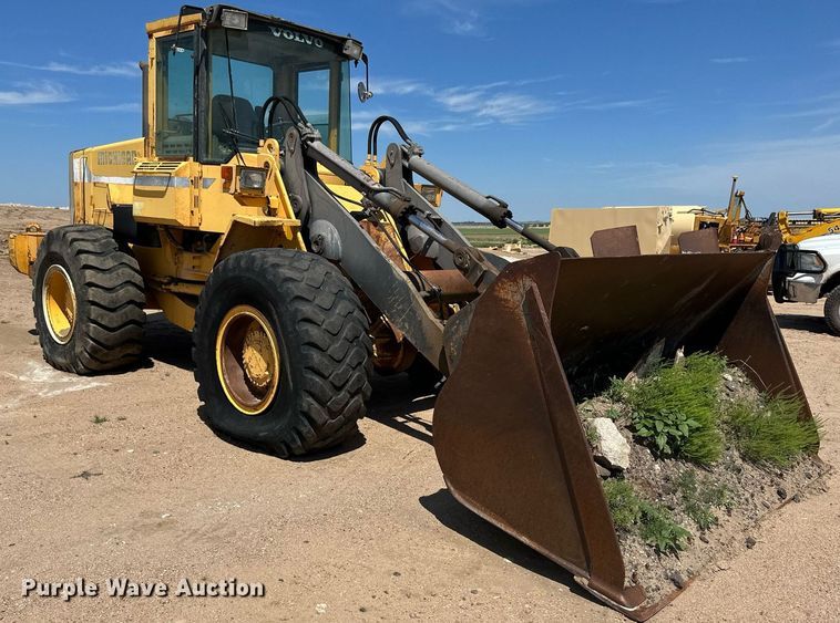 image for item NY9034 1992 Michigan L90  wheel loader