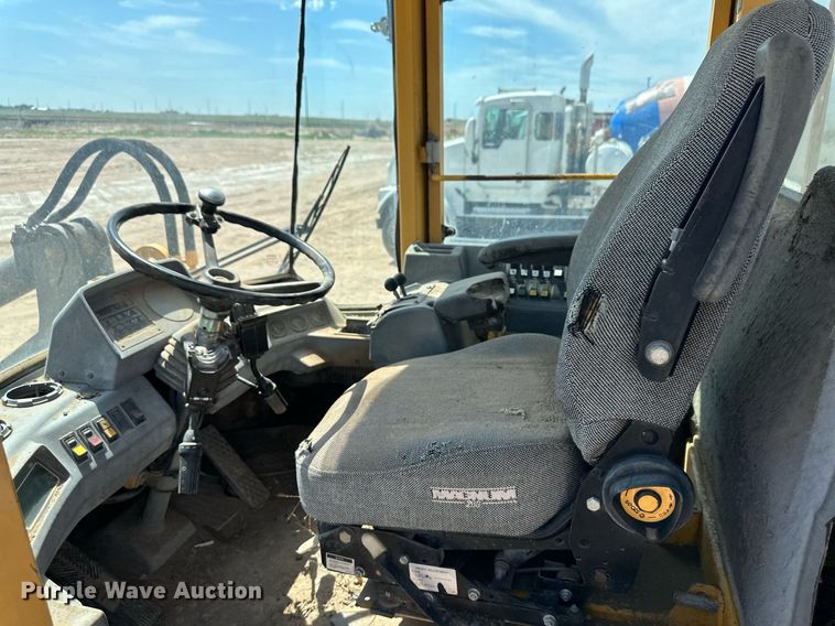 image for item NY9034 1992 Michigan L90  wheel loader