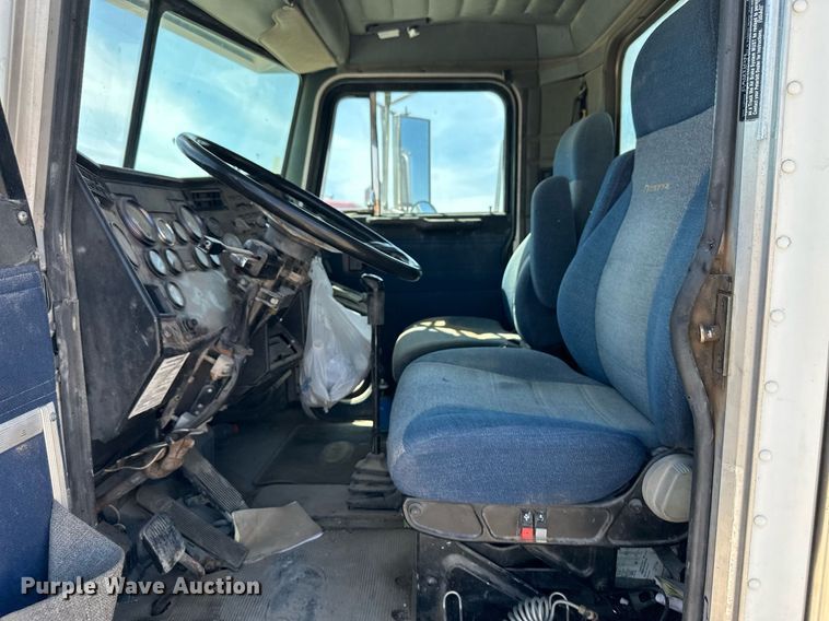 image for item NY9037 1996 Peterbilt  semi truck