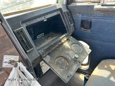 image for item NY9037 1996 Peterbilt  semi truck