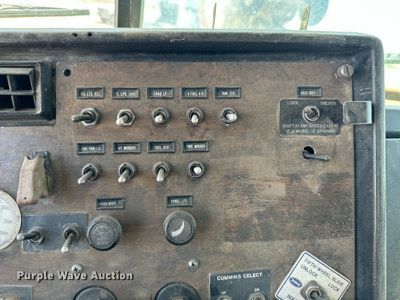 image for item NY9037 1996 Peterbilt  semi truck