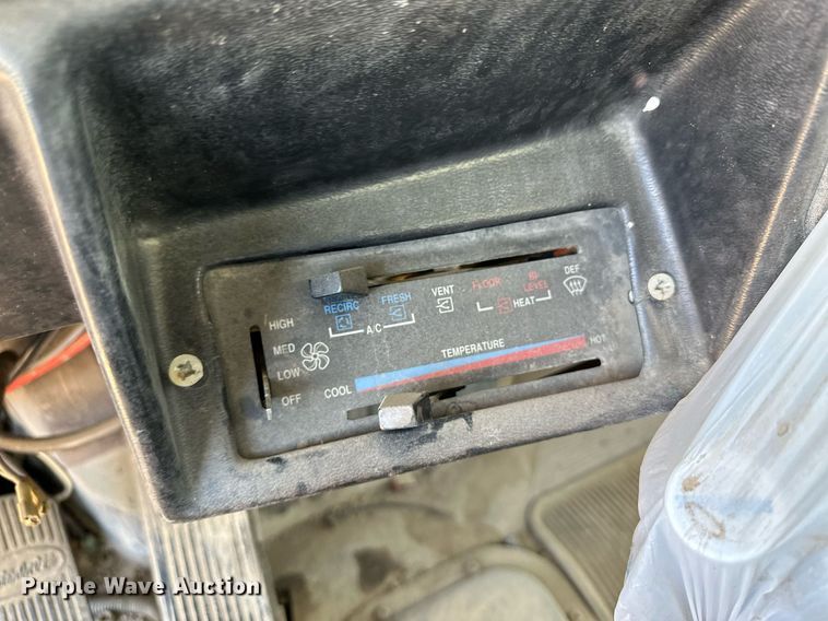 image for item NY9037 1996 Peterbilt  semi truck