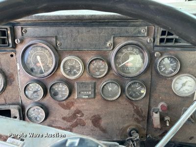 image for item NY9037 1996 Peterbilt  semi truck
