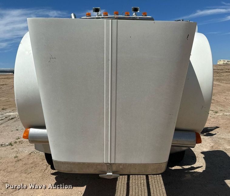 image for item NY9037 1996 Peterbilt  semi truck