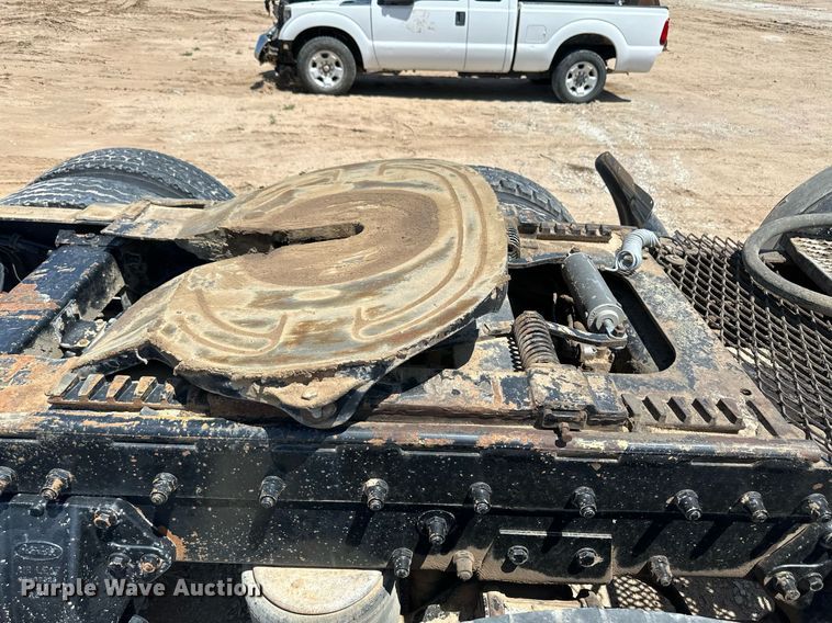 image for item NY9037 1996 Peterbilt  semi truck