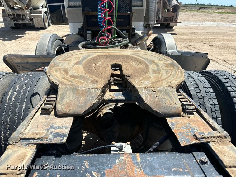 image for item NY9037 1996 Peterbilt  semi truck