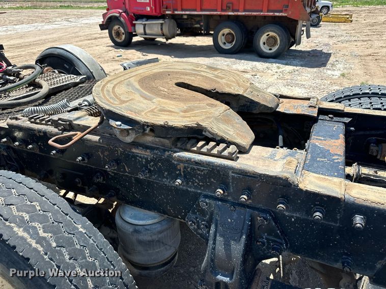 image for item NY9037 1996 Peterbilt  semi truck