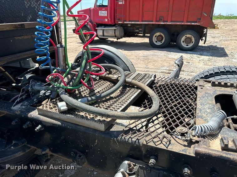 image for item NY9037 1996 Peterbilt  semi truck