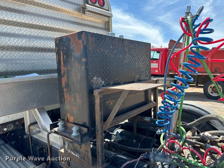 image for item NY9037 1996 Peterbilt  semi truck