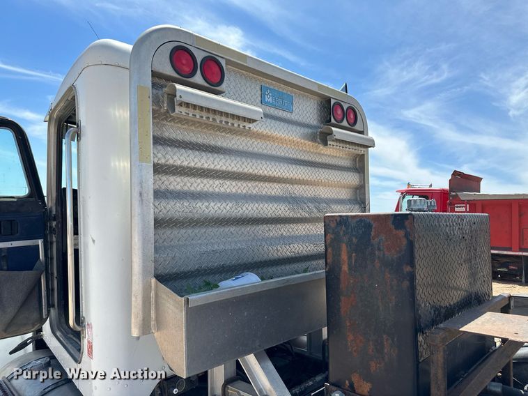 image for item NY9037 1996 Peterbilt  semi truck