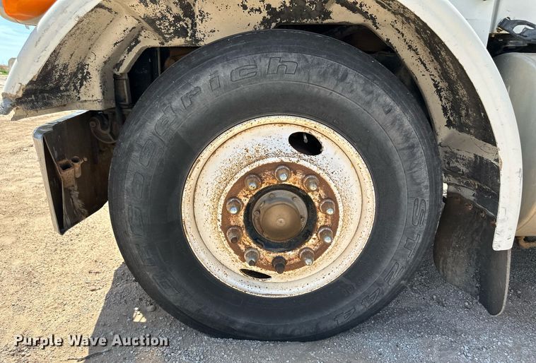 image for item NY9037 1996 Peterbilt  semi truck