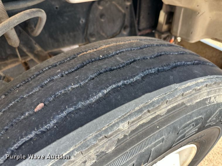 image for item NY9037 1996 Peterbilt  semi truck