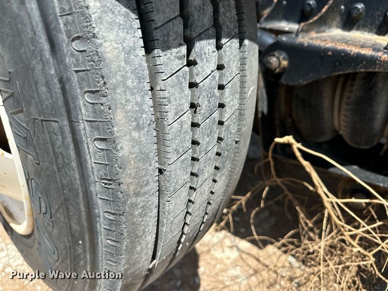 image for item NY9037 1996 Peterbilt  semi truck