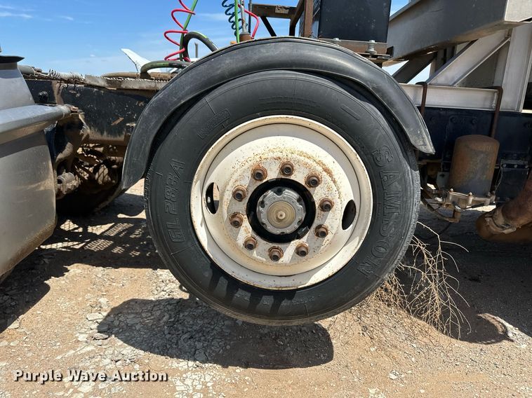 image for item NY9037 1996 Peterbilt  semi truck