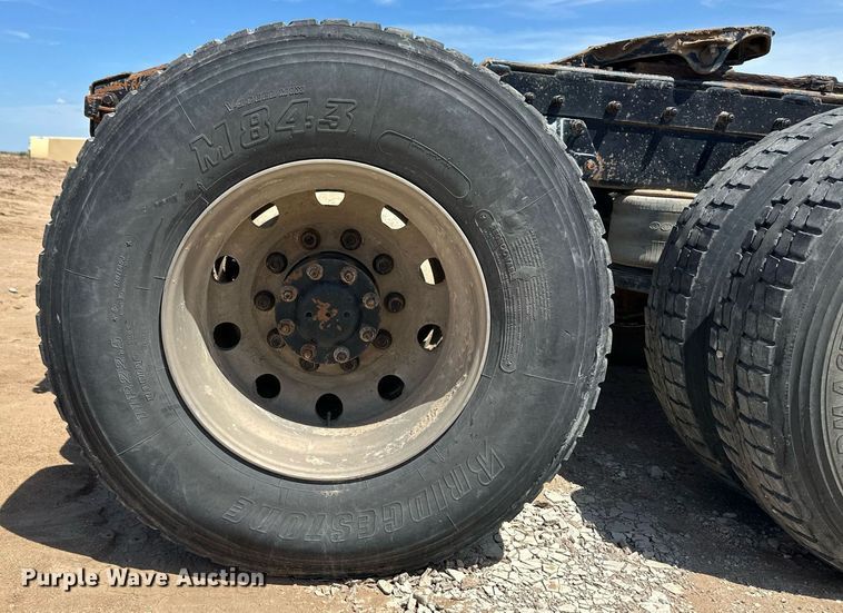 image for item NY9037 1996 Peterbilt  semi truck