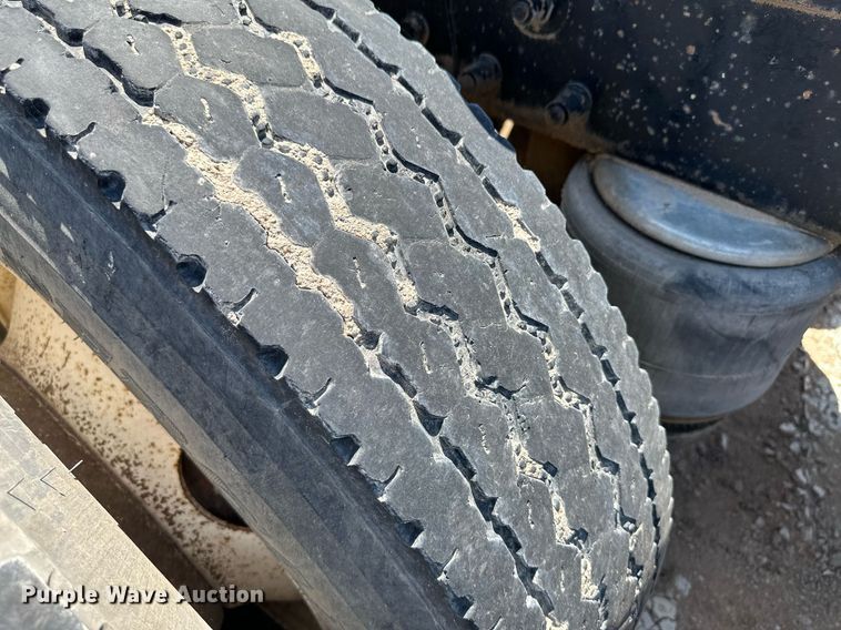 image for item NY9037 1996 Peterbilt  semi truck