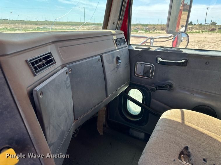 image for item NY9039 2000 Western Star 4800  dump truck