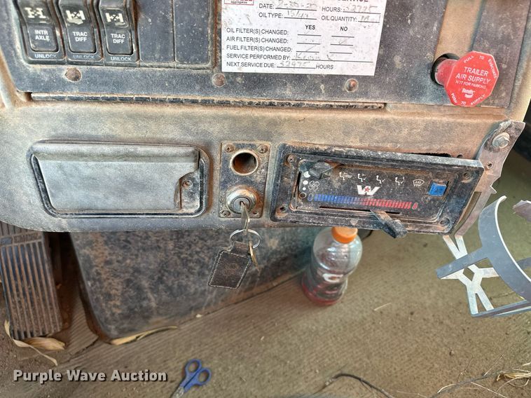 image for item NY9039 2000 Western Star 4800  dump truck