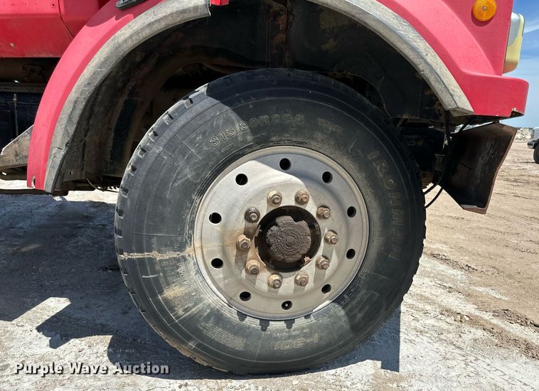 image for item NY9039 2000 Western Star 4800  dump truck