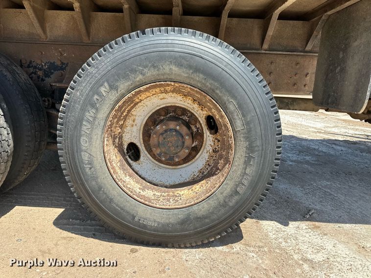 image for item NY9039 2000 Western Star 4800  dump truck