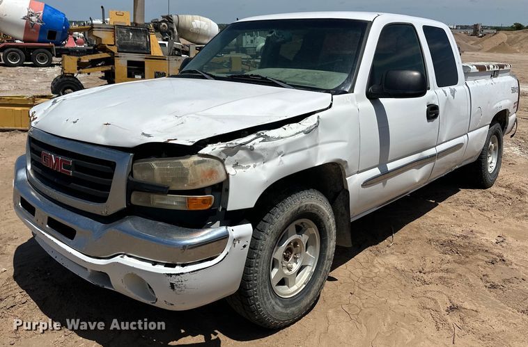 image for item NY9042 2004 GMC Sierra 1500  Ext. Cab pickup truck
