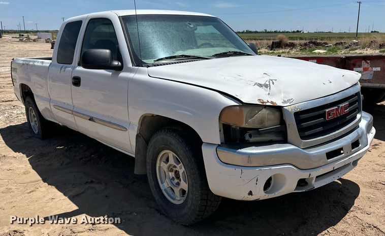 image for item NY9042 2004 GMC Sierra 1500  Ext. Cab pickup truck