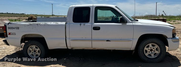 image for item NY9042 2004 GMC Sierra 1500  Ext. Cab pickup truck
