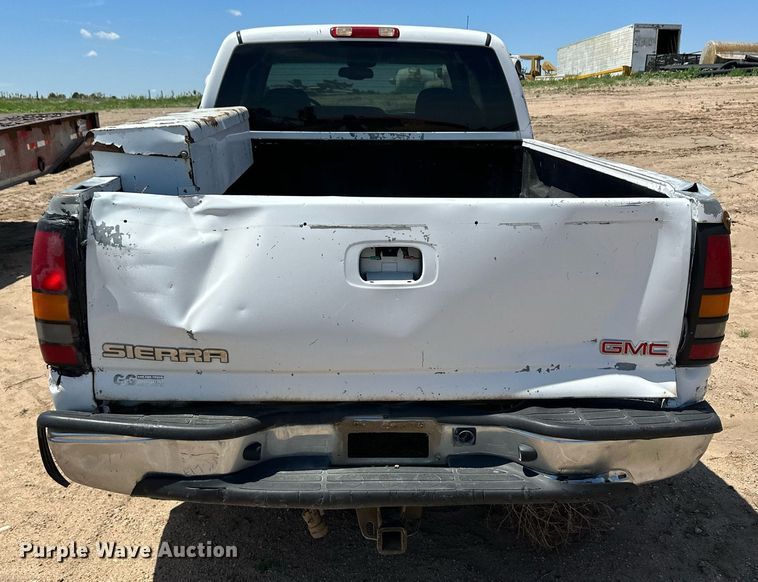 image for item NY9042 2004 GMC Sierra 1500  Ext. Cab pickup truck