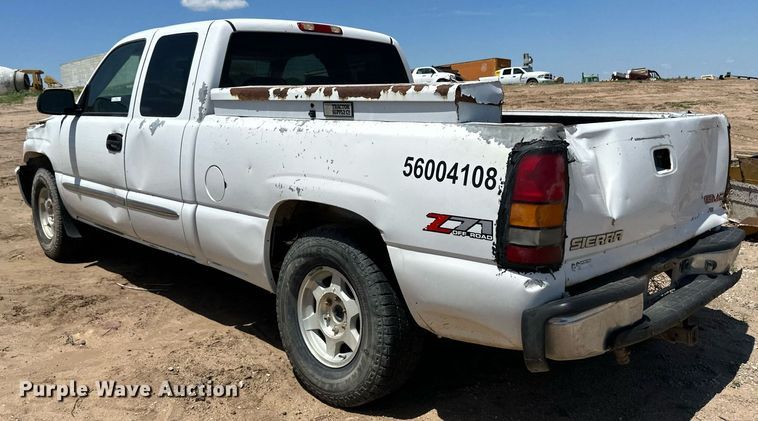image for item NY9042 2004 GMC Sierra 1500  Ext. Cab pickup truck