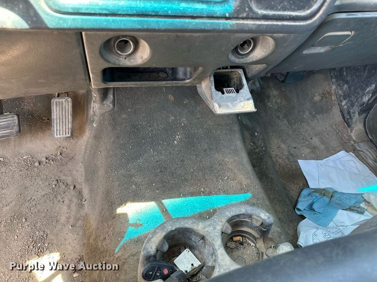 image for item NY9042 2004 GMC Sierra 1500  Ext. Cab pickup truck