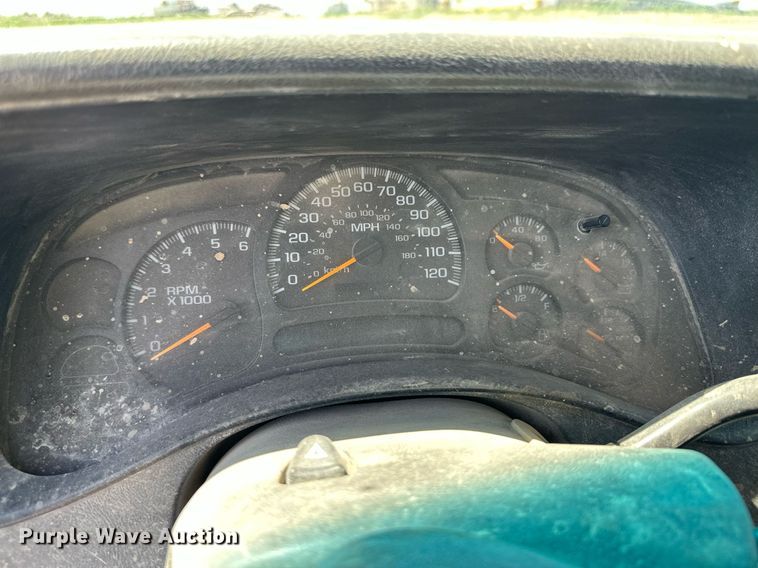 image for item NY9042 2004 GMC Sierra 1500  Ext. Cab pickup truck