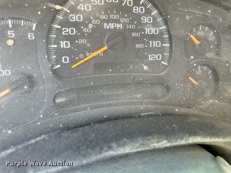 image for item NY9042 2004 GMC Sierra 1500  Ext. Cab pickup truck