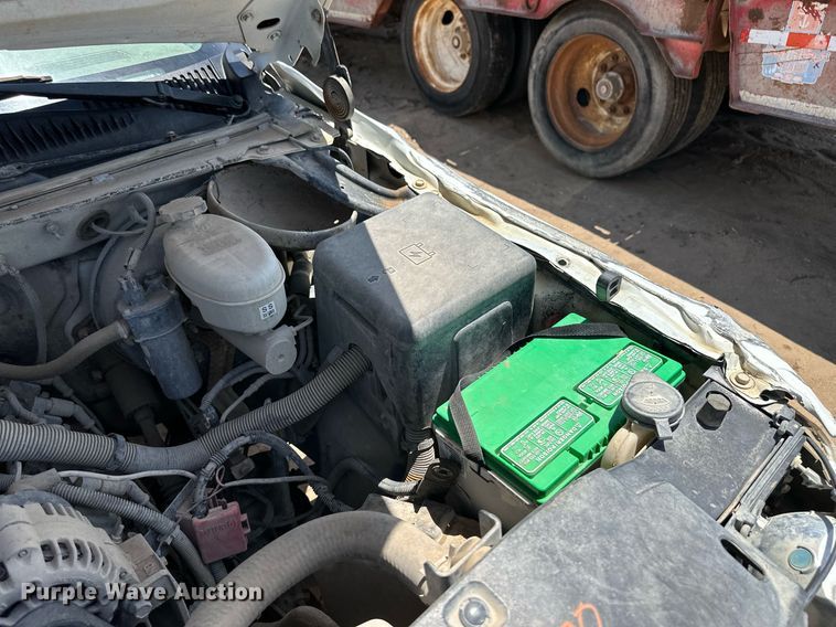 image for item NY9042 2004 GMC Sierra 1500  Ext. Cab pickup truck