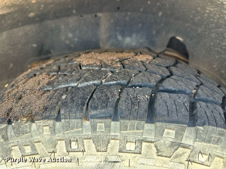 image for item NY9042 2004 GMC Sierra 1500  Ext. Cab pickup truck